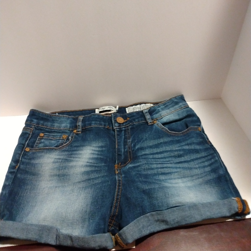 Indigo Rein 13/30 denim shorts.
